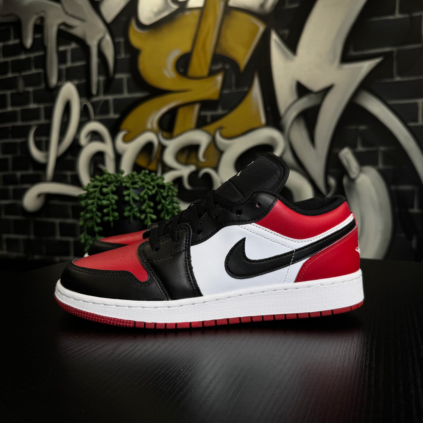 Jordan 1 Low Bred Toe