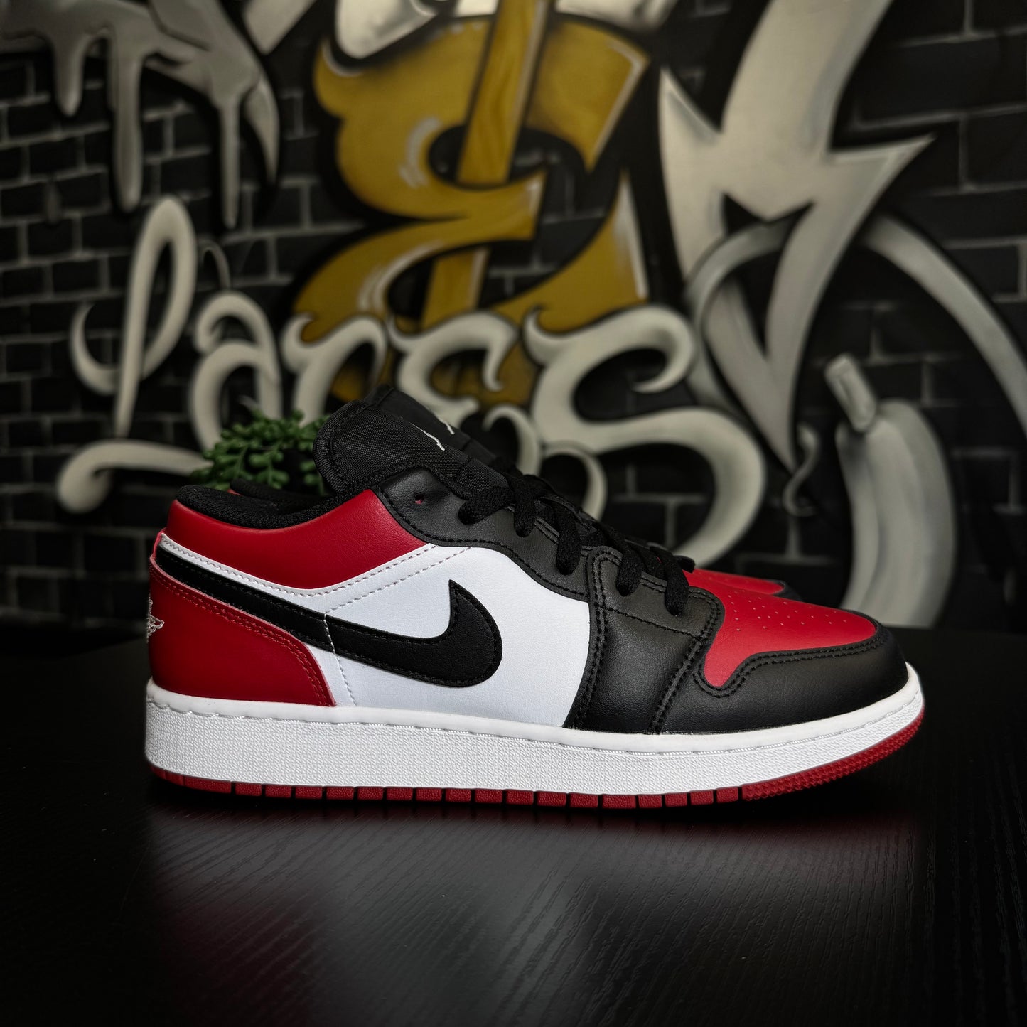 Jordan 1 Low Bred Toe