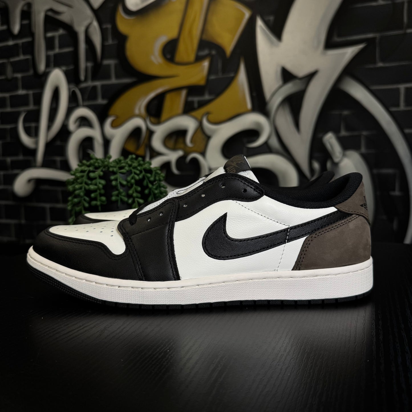 Jordan 1 Low Mocha