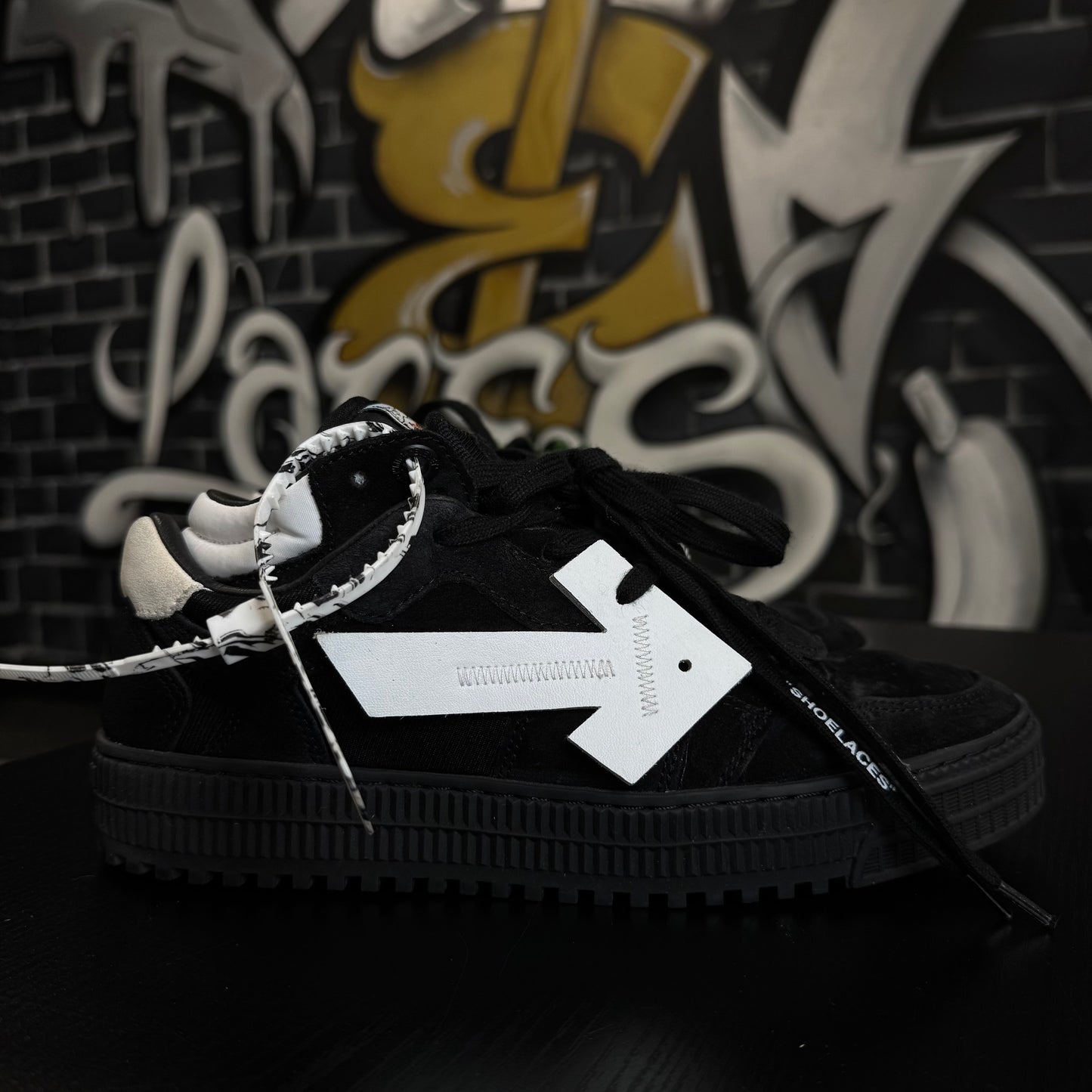 Off White Floating Arrow Black/White