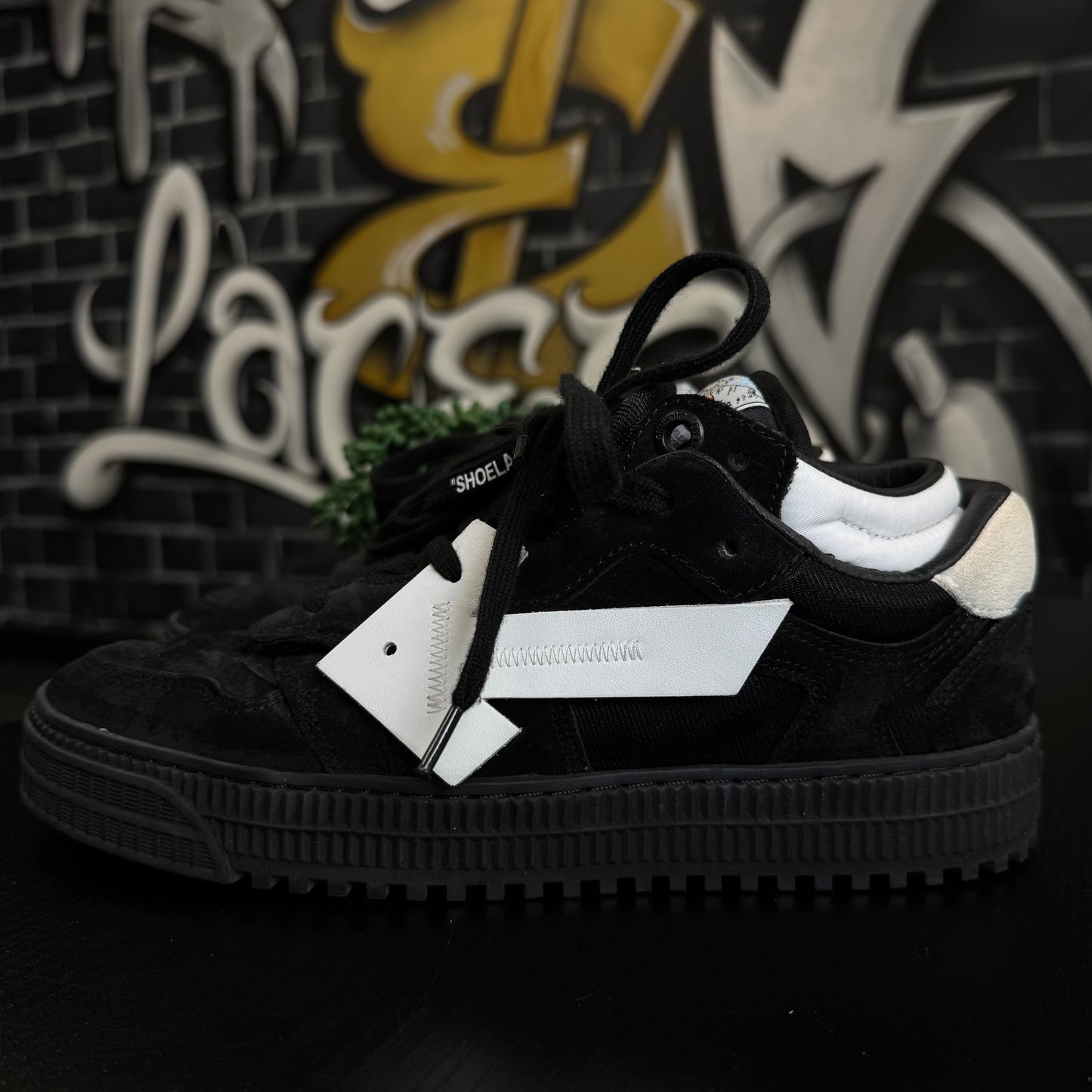 Off White Floating Arrow Black/White