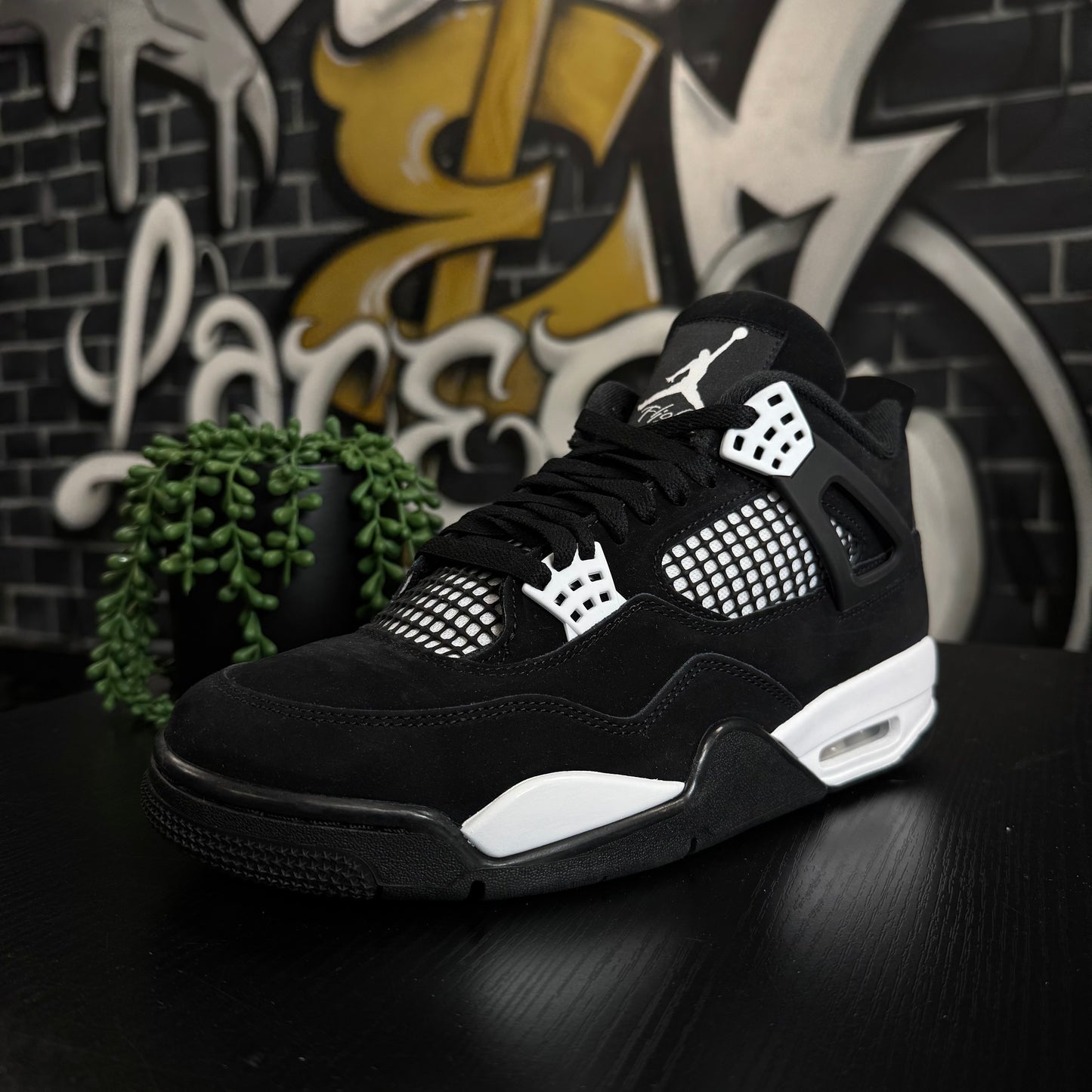 Jordan 4 White Thunder
