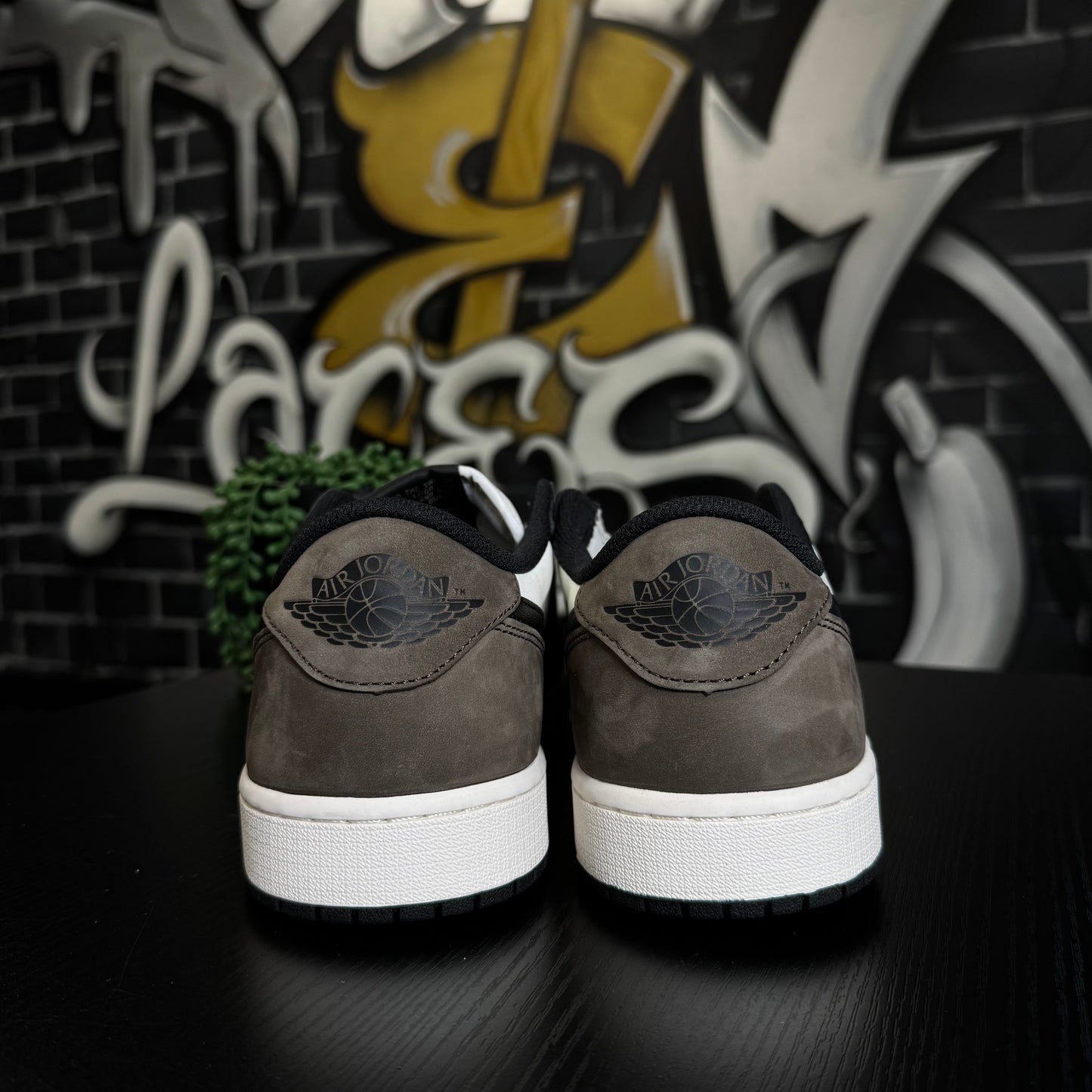 Jordan 1 Low Mocha