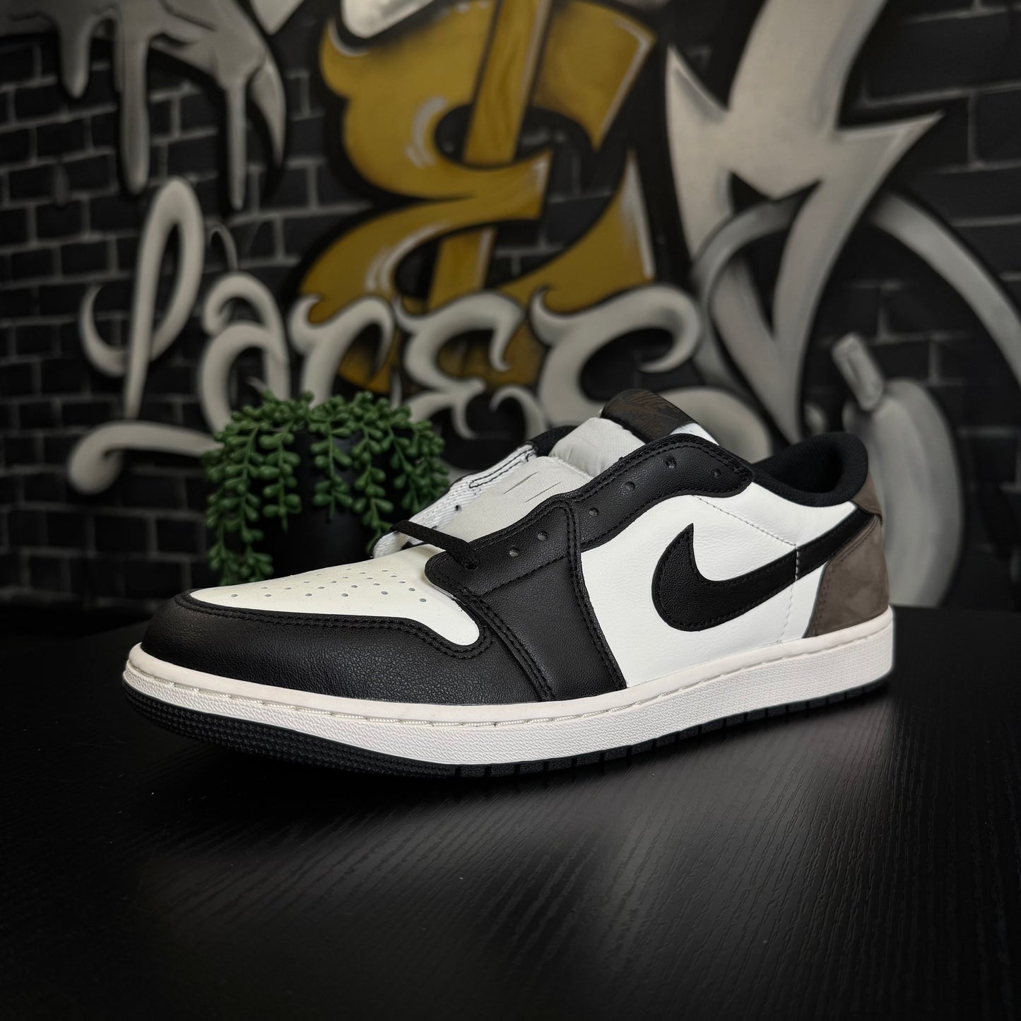 Jordan 1 Low Mocha