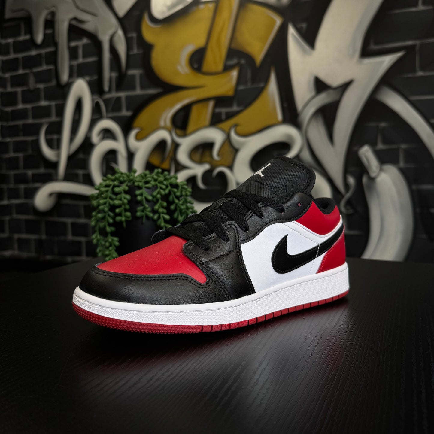 Jordan 1 Low Bred Toe