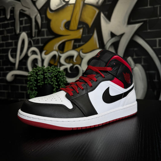 Jordan 1 Mid Gym Red Black Toe