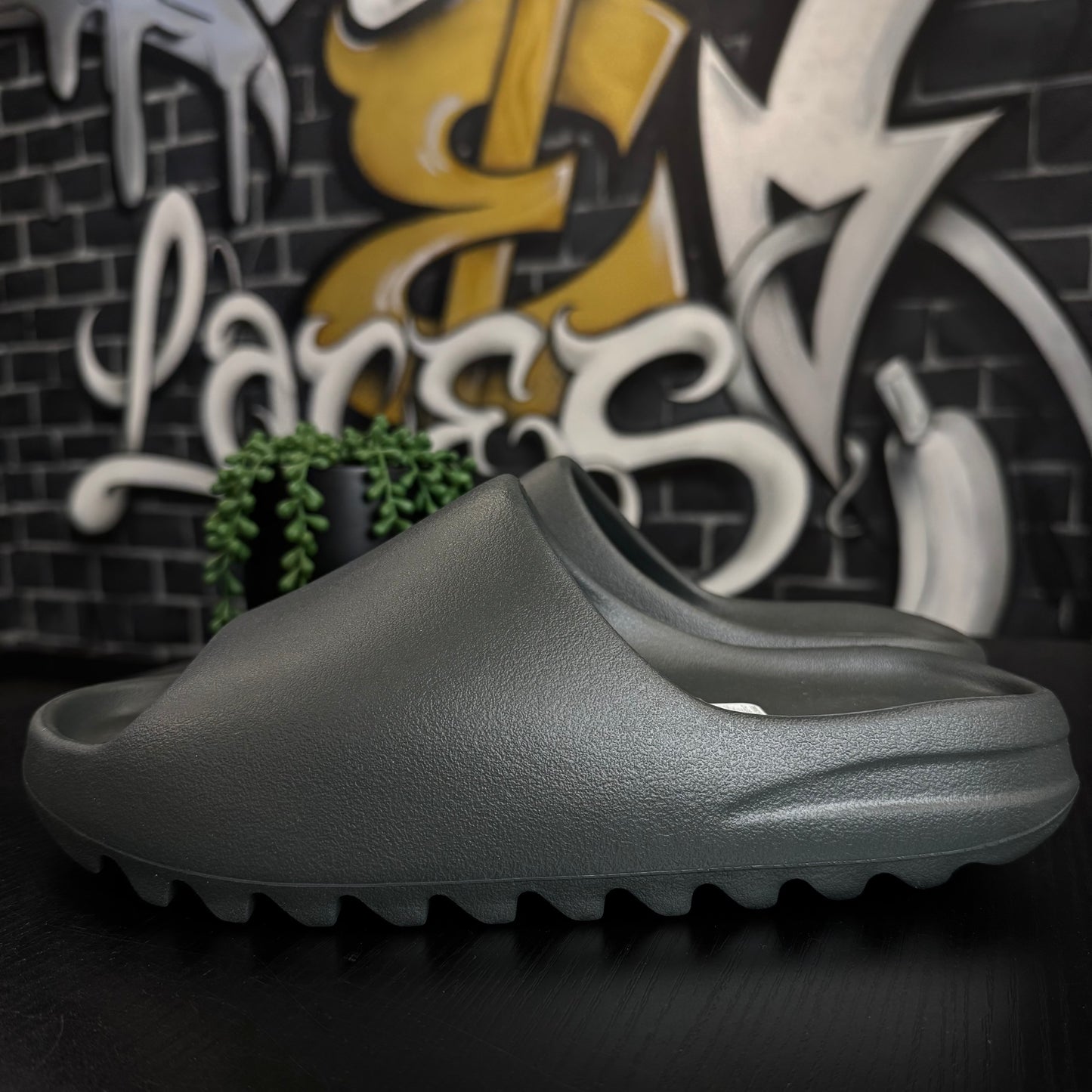 Yeezy Slide Dark Onyx