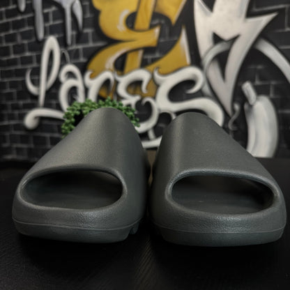 Yeezy Slide Dark Onyx