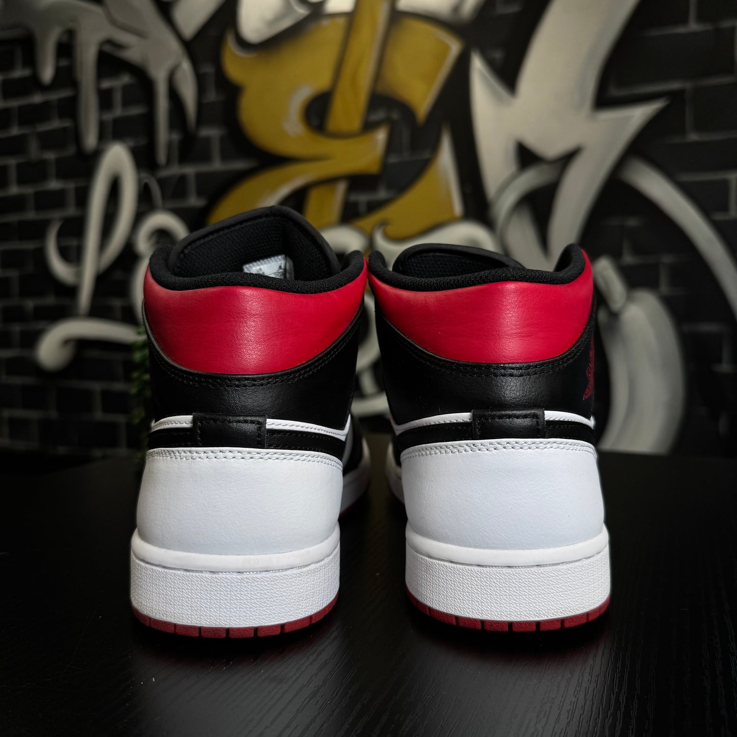 Jordan 1 Mid Gym Red Black Toe