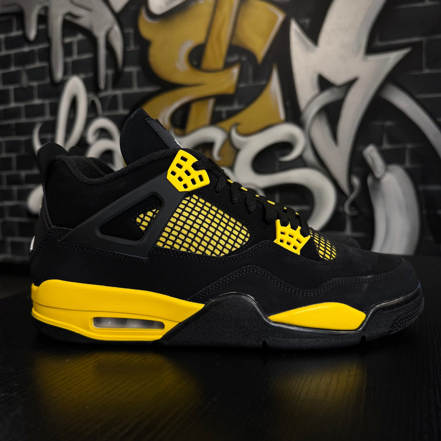 Jordan 4 Thunder