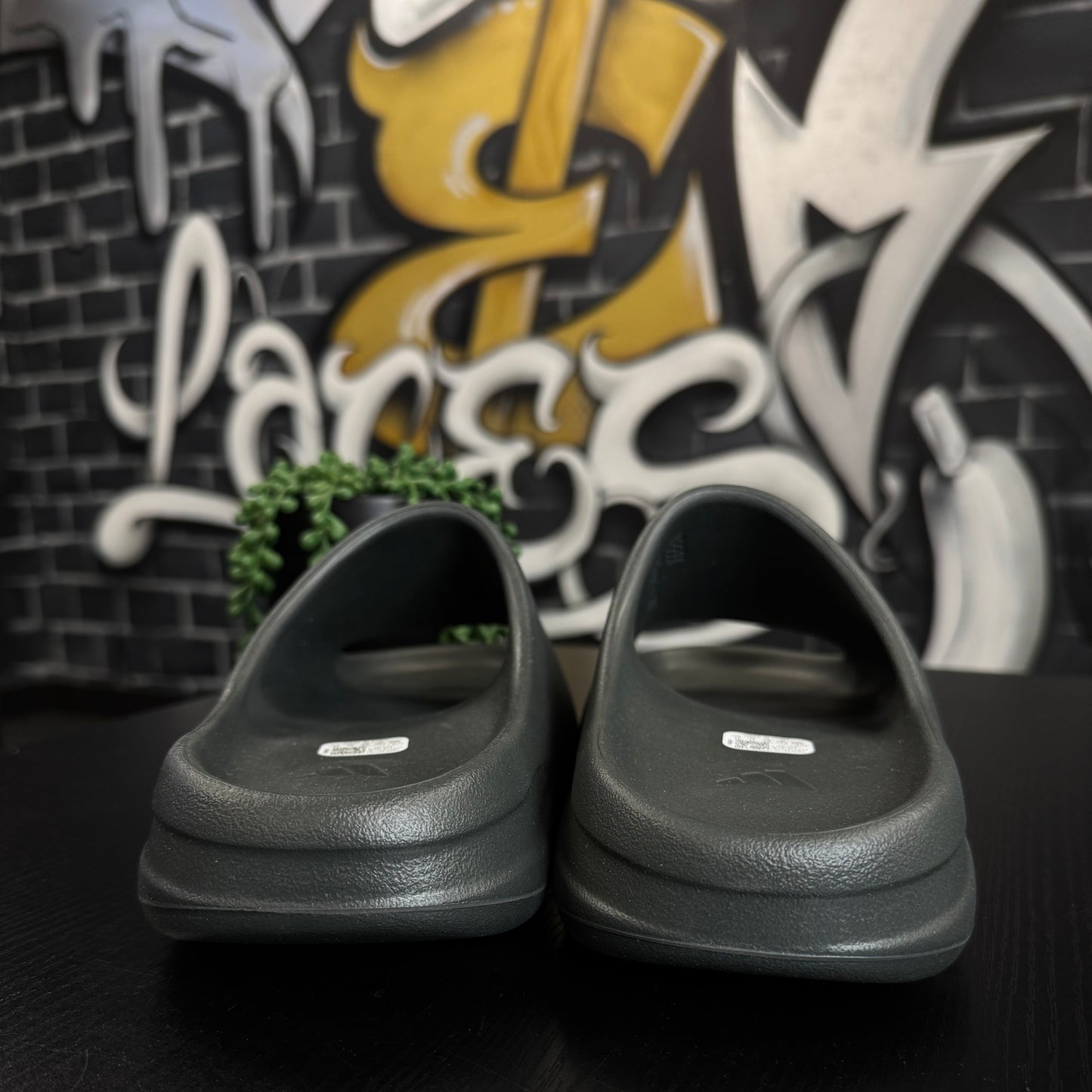 Yeezy Slide Dark Onyx