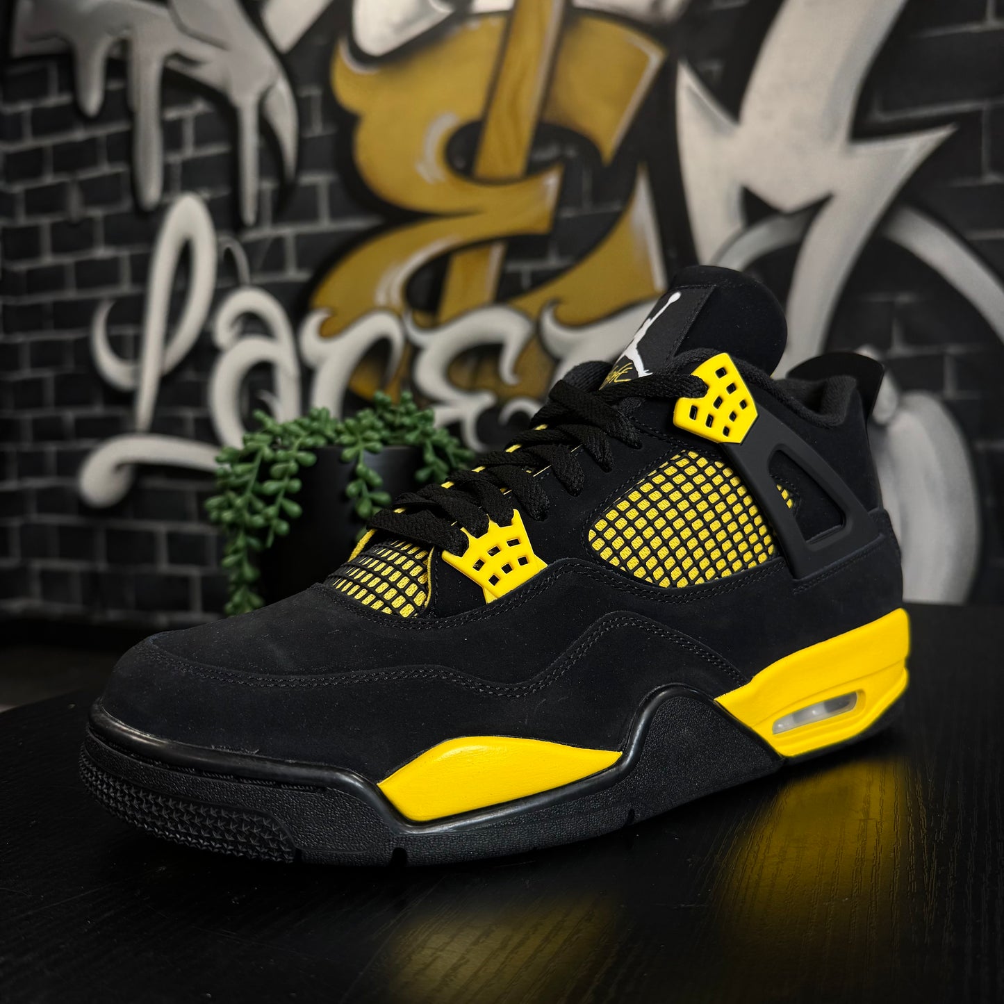 Jordan 4 Thunder