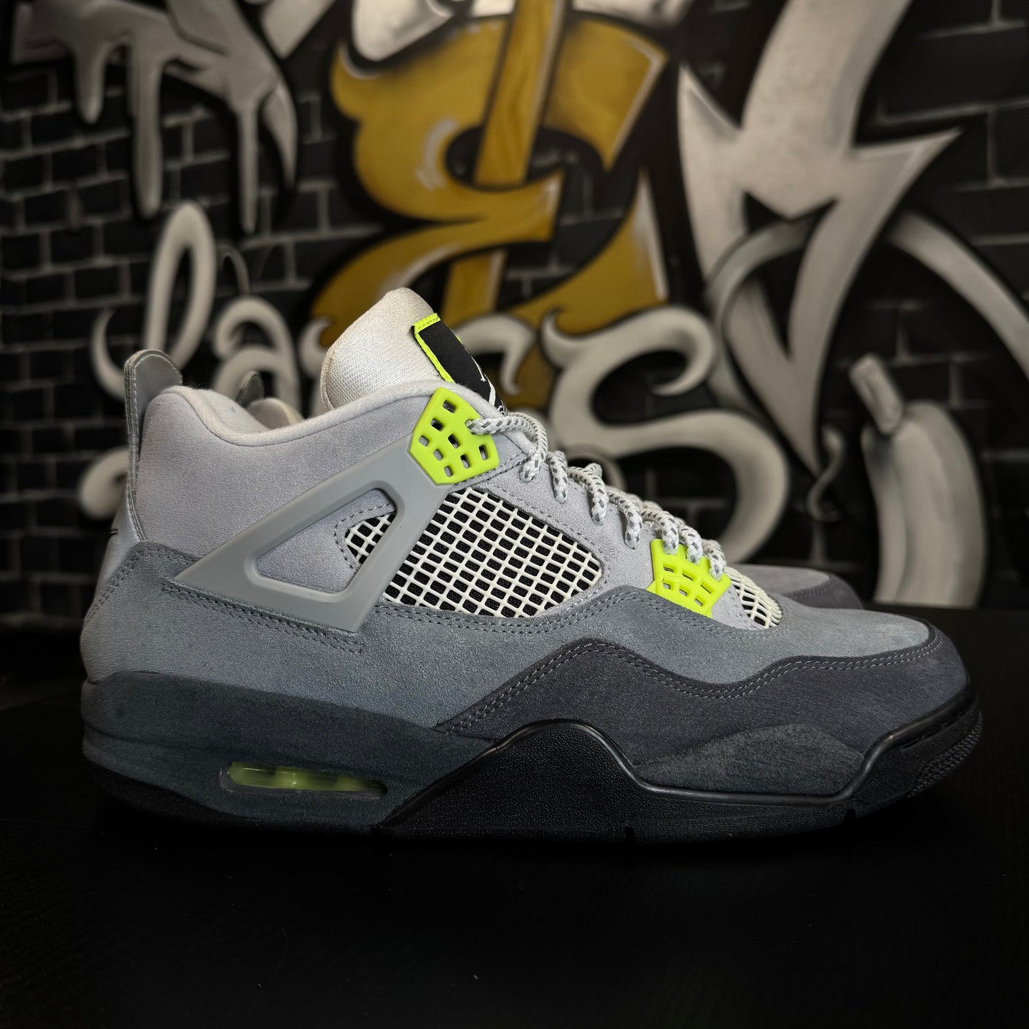 Jordan 4 SE 95 Neon