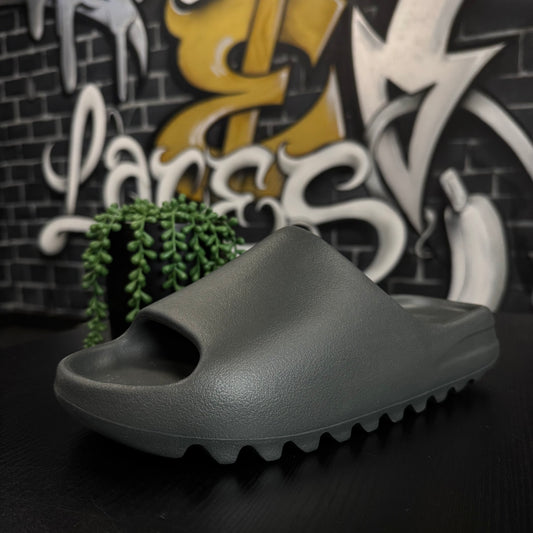 Yeezy Slide Dark Onyx