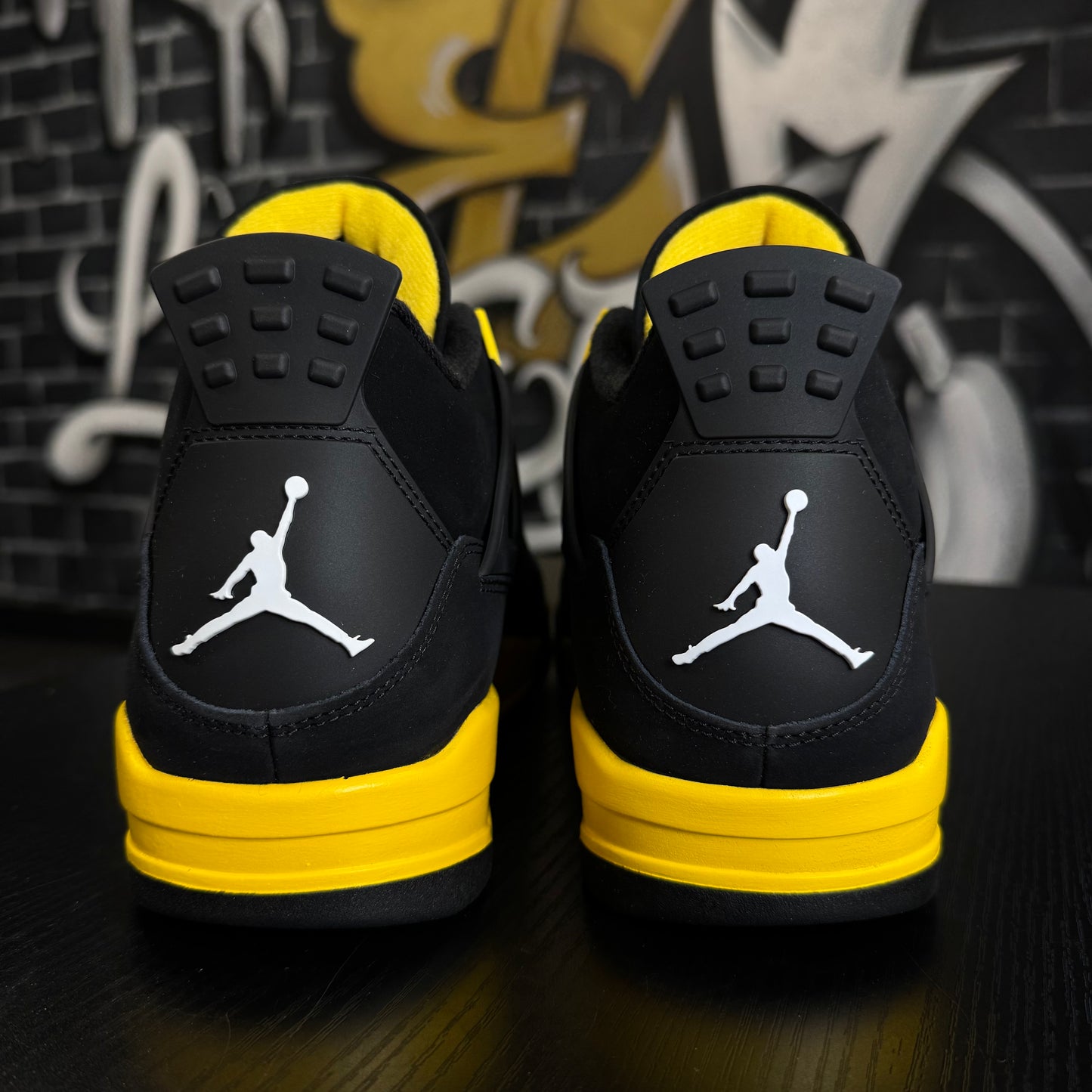 Jordan 4 Thunder