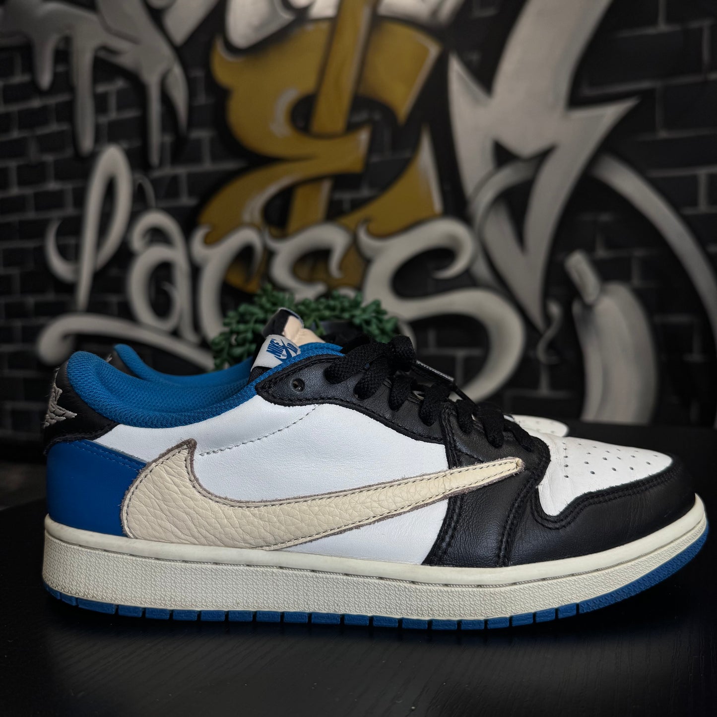 Jordan 1 Low Travis Scott X Fragment