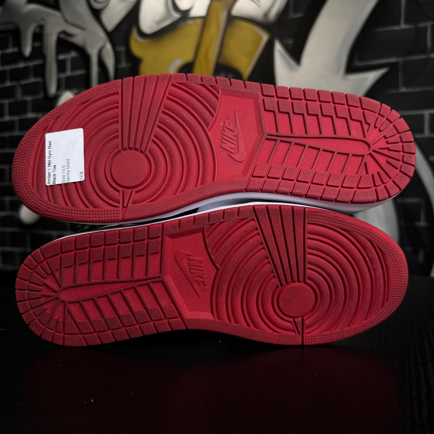 Jordan 1 Mid Gym Red Black Toe