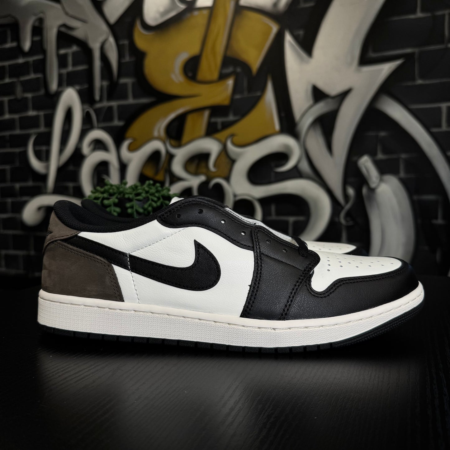 Jordan 1 Low Mocha