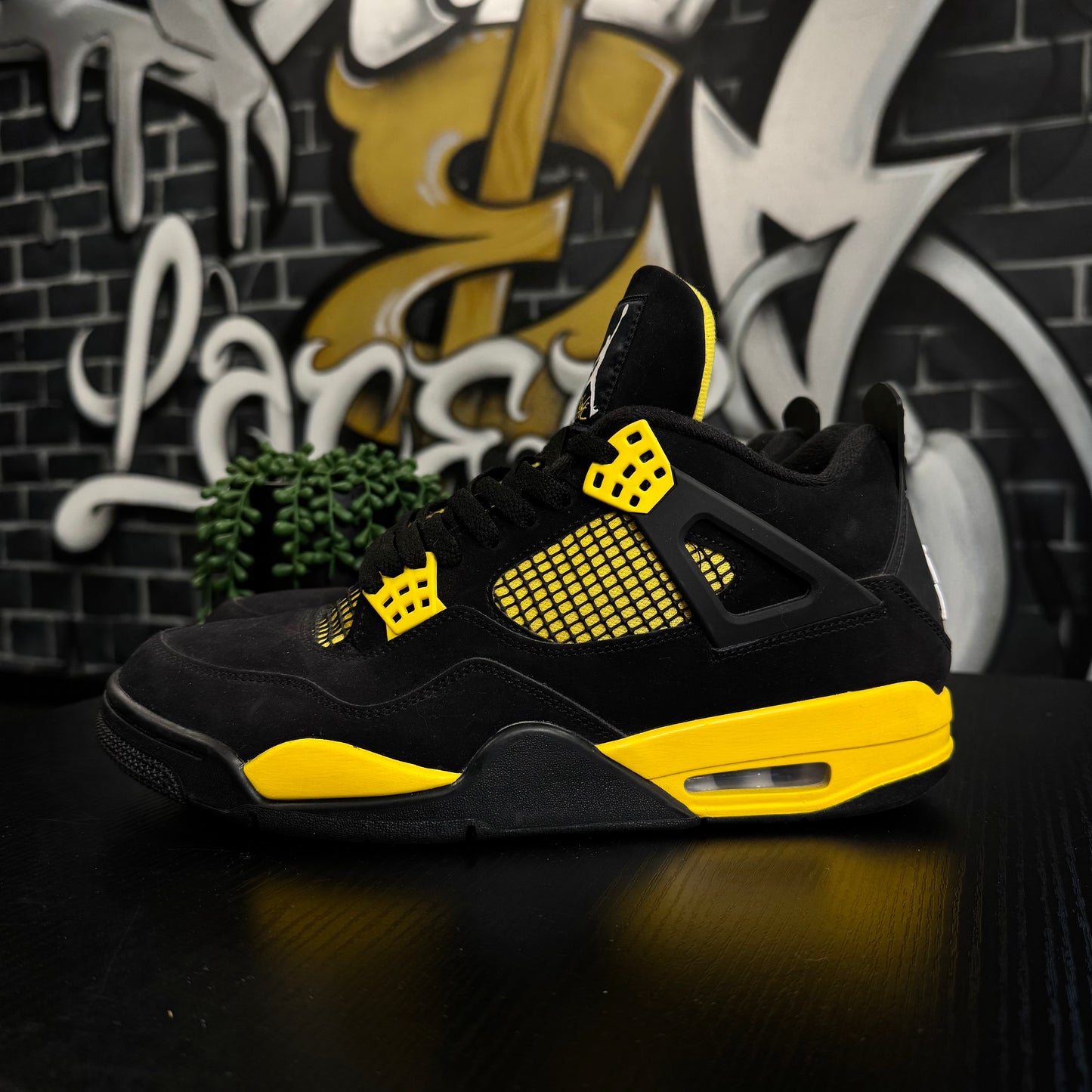 Jordan 4 Thunder