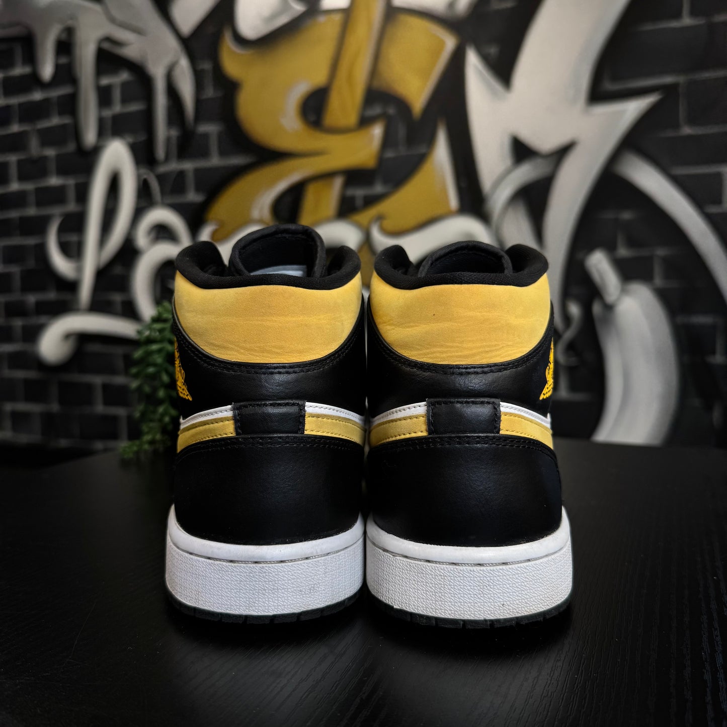 Jordan 1 Mid Pollen White