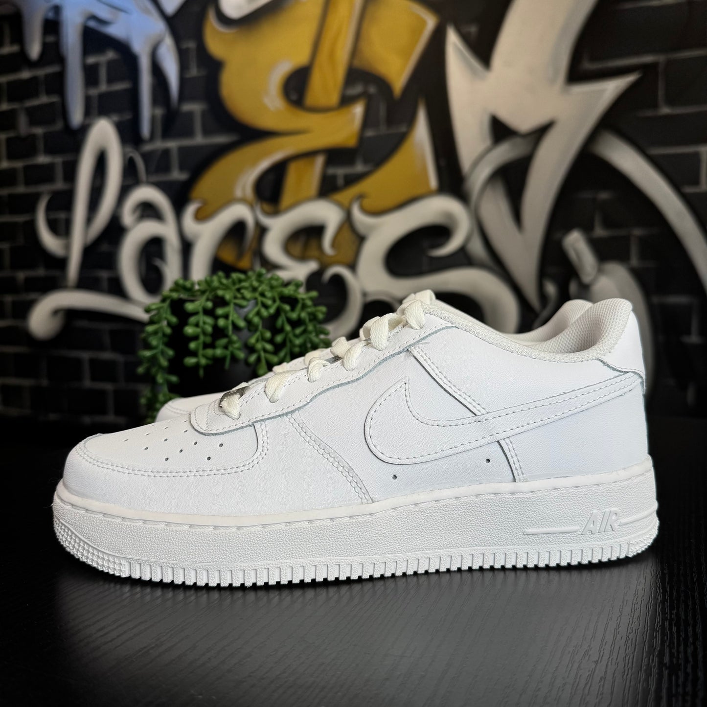 Nike Air Force 1 LE