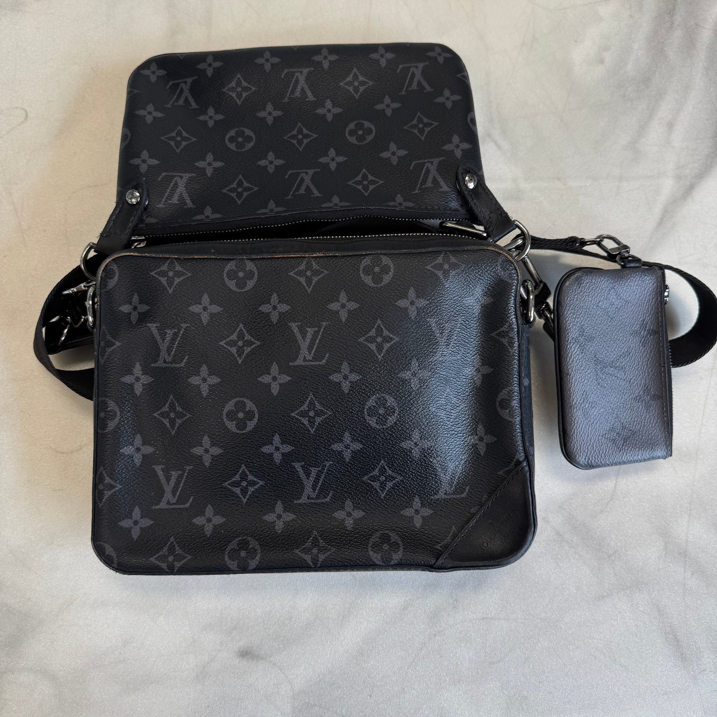 Louis Vuitton Trio Messenger Bag