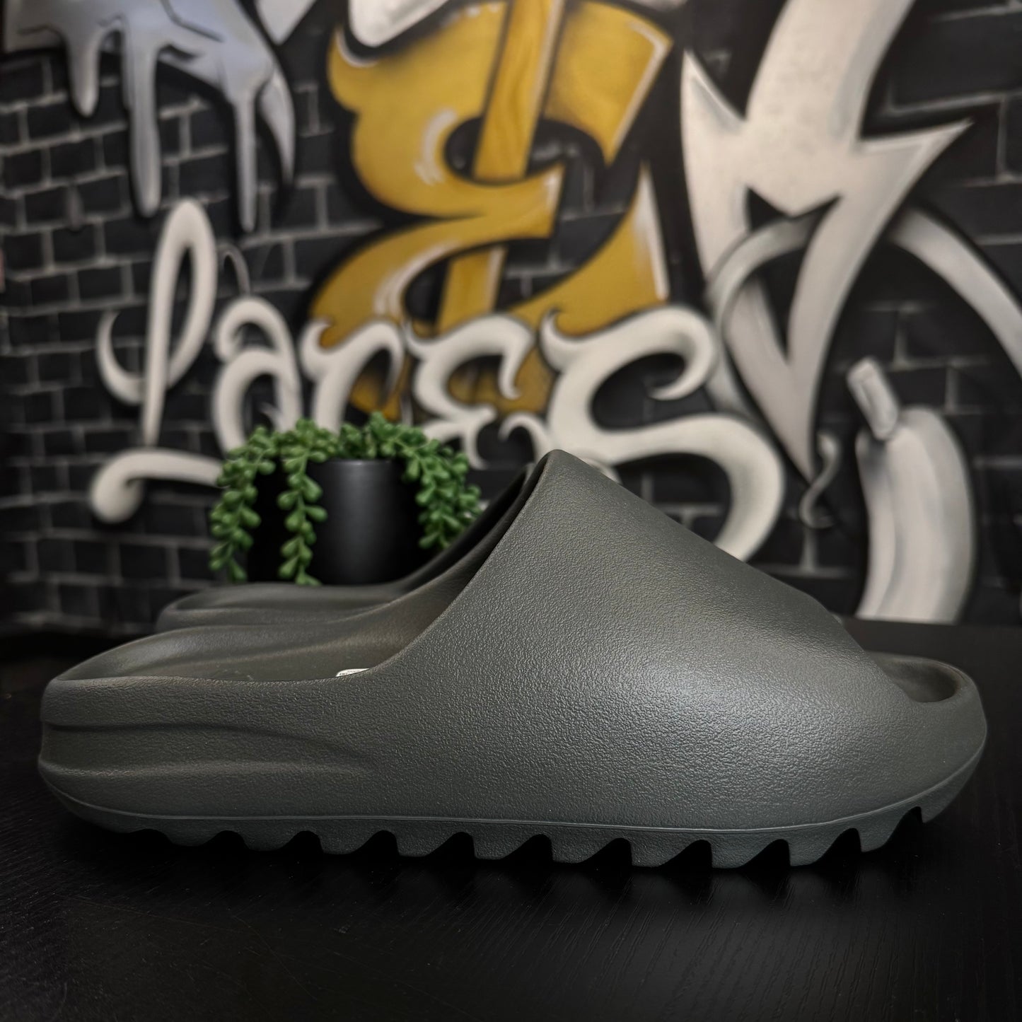 Yeezy Slide Dark Onyx