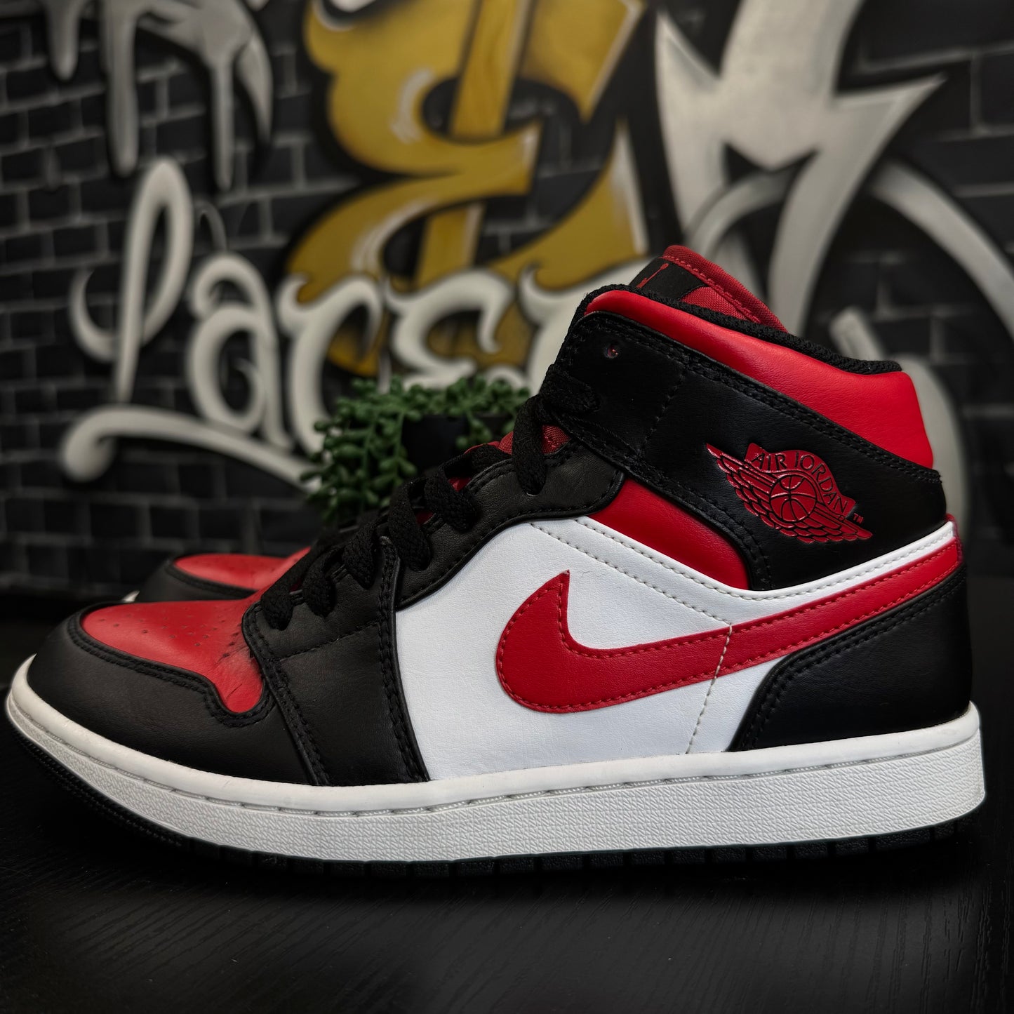 Jordan 1 Mid Fire Red