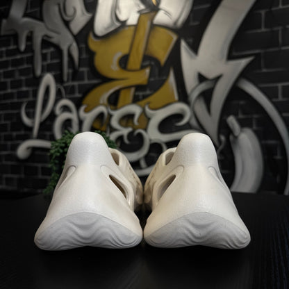 Yeezy Foam RNNR Sand