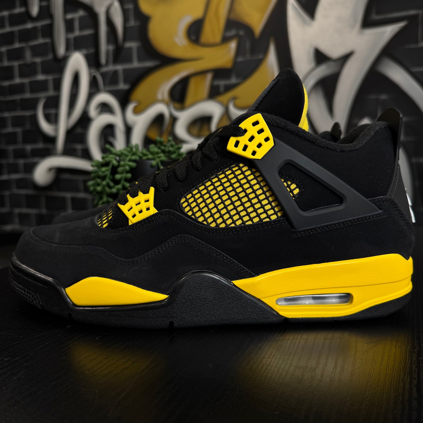 Jordan 4 Thunder