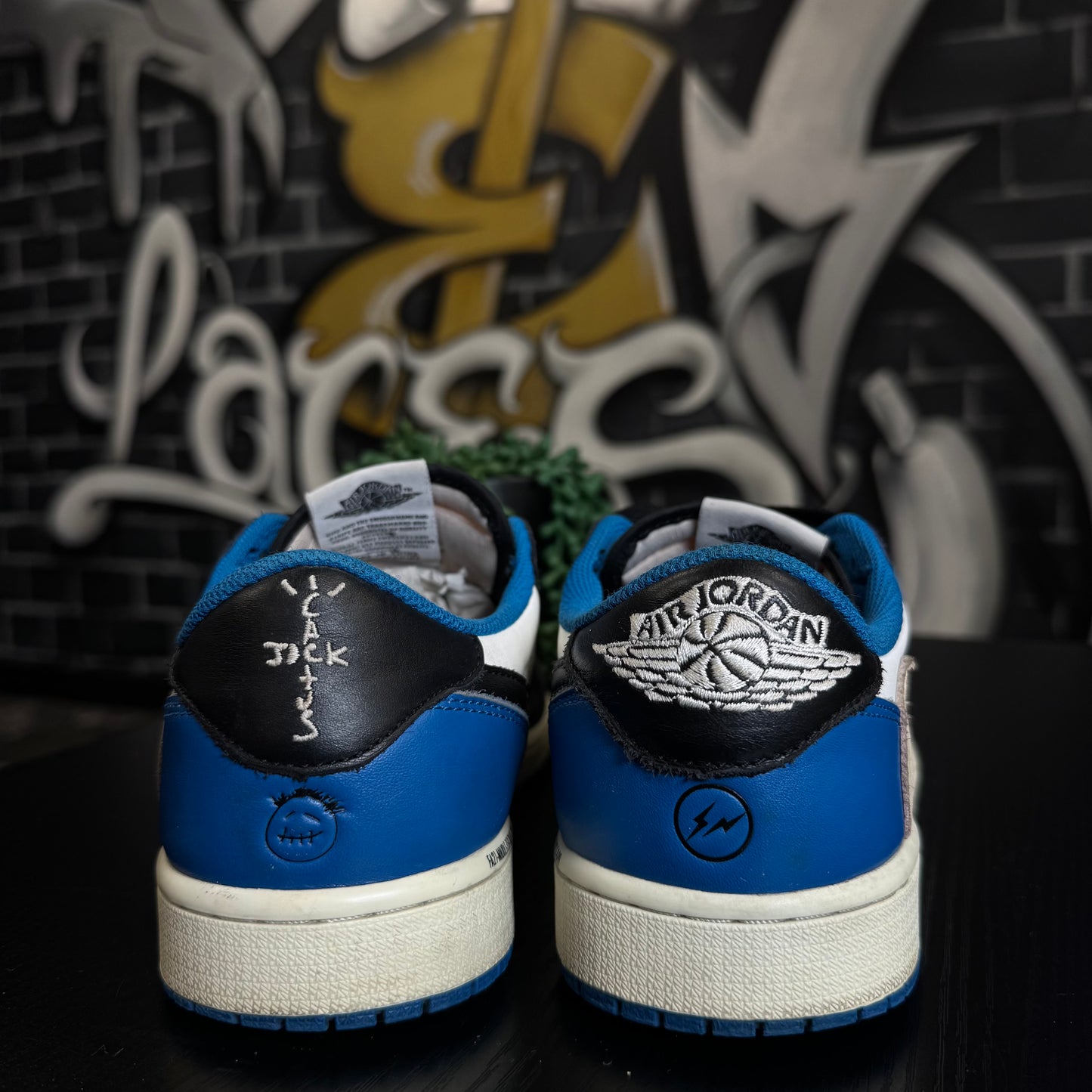 Jordan 1 Low Travis Scott X Fragment