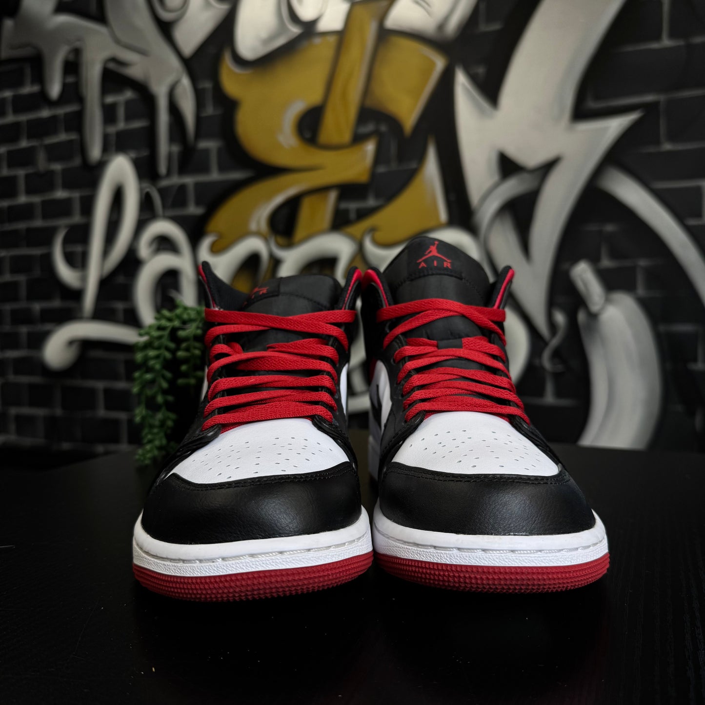 Jordan 1 Mid Gym Red Black Toe