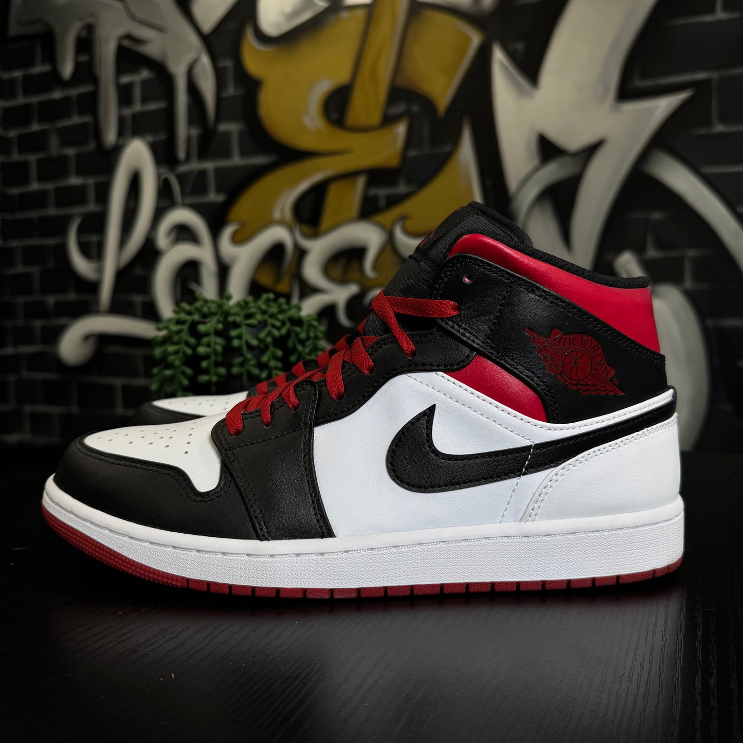 Jordan 1 Mid Gym Red Black Toe