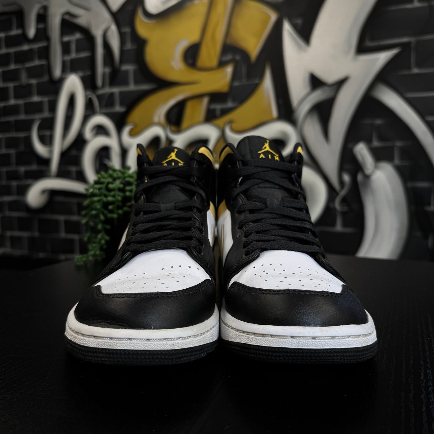 Jordan 1 Mid Pollen White