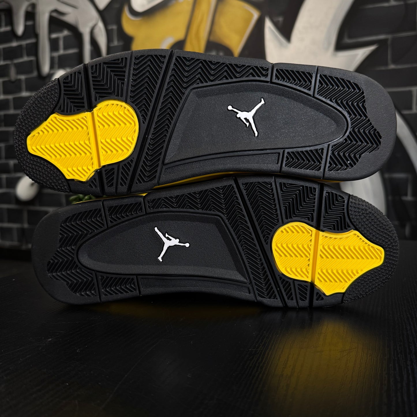 Jordan 4 Thunder
